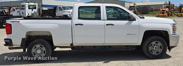 Image of Chevrolet 2500HD equipment image 3