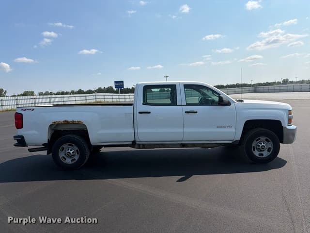 Image of Chevrolet 2500HD equipment image 3