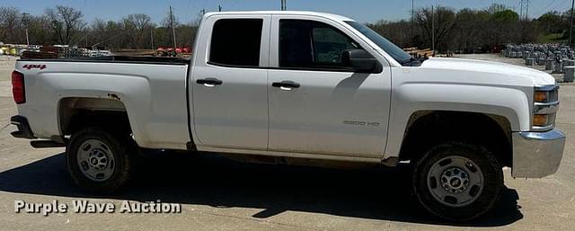 Image of Chevrolet 2500HD equipment image 3