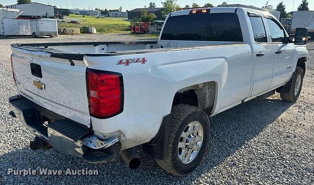 Image of Chevrolet 2500HD equipment image 4