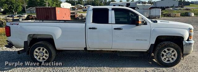 Image of Chevrolet 2500HD equipment image 3