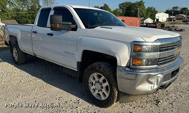 Image of Chevrolet 2500HD equipment image 2