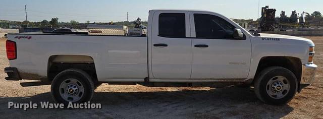 Image of Chevrolet 2500HD equipment image 3