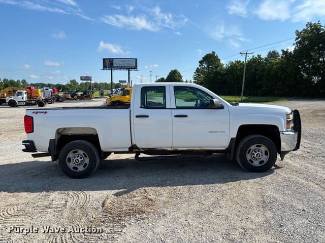Image of Chevrolet 2500HD equipment image 3