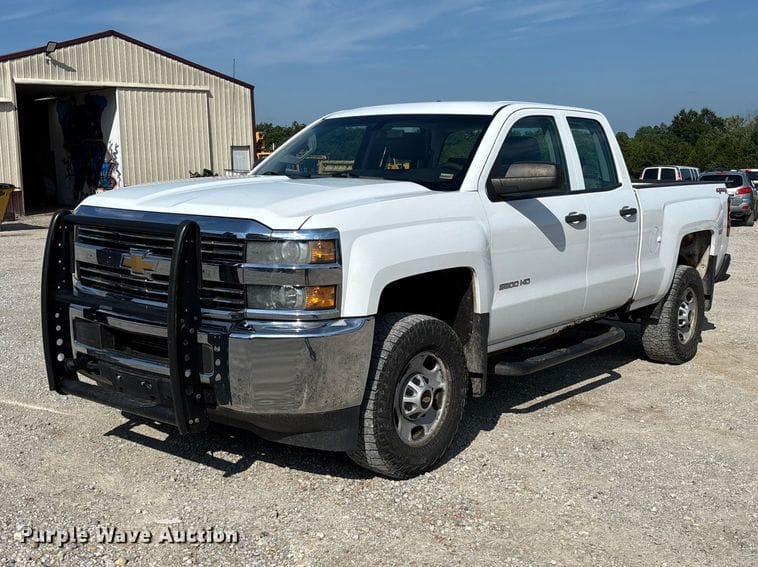 2016 Chevrolet 2500HD Equipment Image0