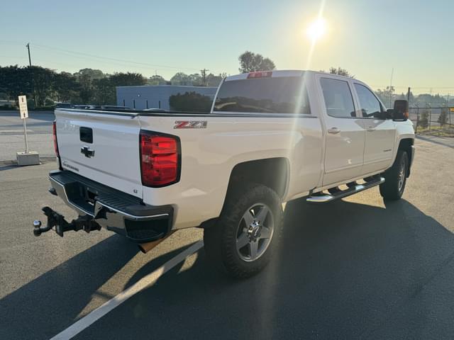 Image of Chevrolet 2500HD equipment image 4