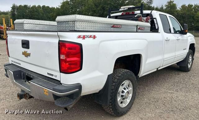 Image of Chevrolet 2500HD equipment image 4