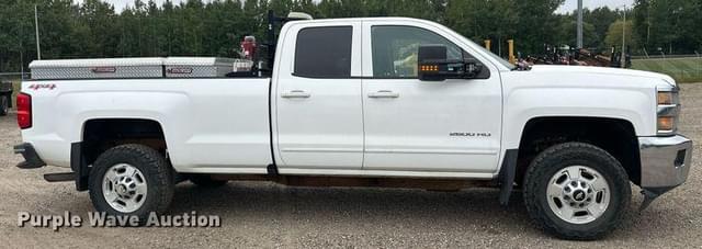 Image of Chevrolet 2500HD equipment image 3