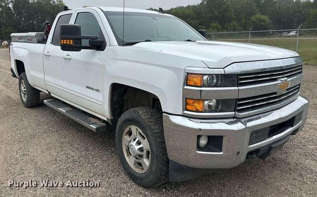 Image of Chevrolet 2500HD equipment image 2