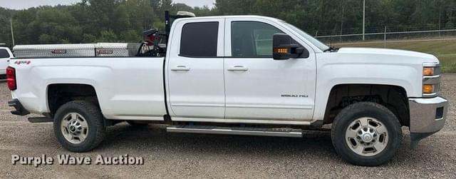 Image of Chevrolet 2500HD equipment image 3