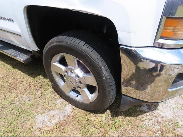 Image of Chevrolet 2500HD equipment image 2