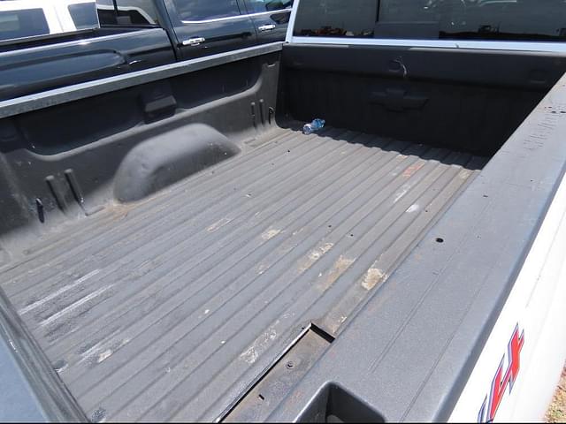 Image of Chevrolet 2500HD equipment image 4
