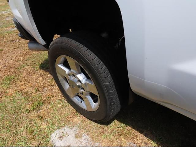 Image of Chevrolet 2500HD equipment image 3