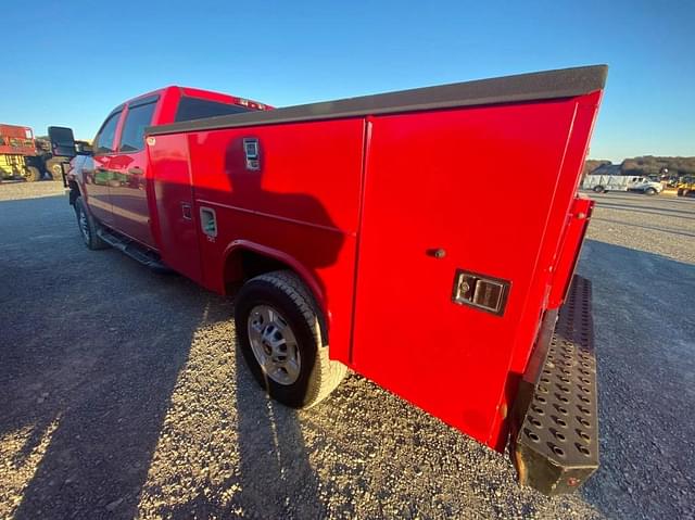 Image of Chevrolet 2500HD equipment image 3