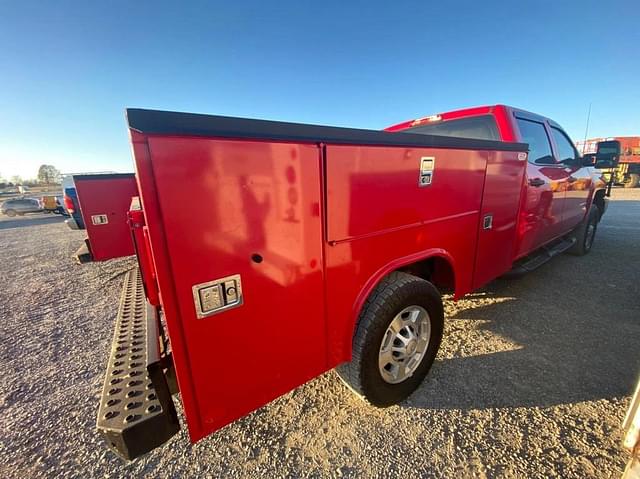 Image of Chevrolet 2500HD equipment image 2