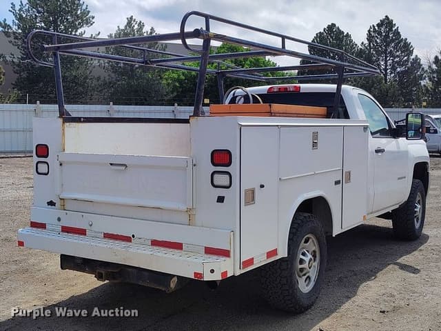 Image of Chevrolet 2500HD equipment image 4