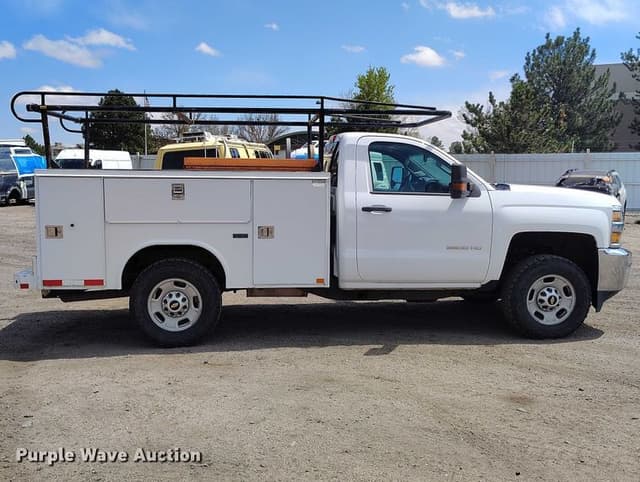 Image of Chevrolet 2500HD equipment image 3