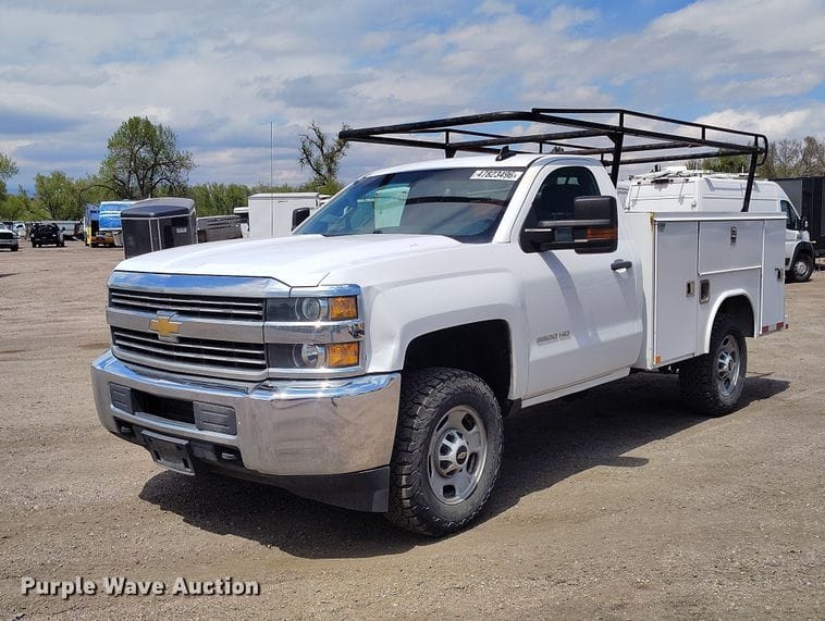 2016 Chevrolet 2500HD Equipment Image0