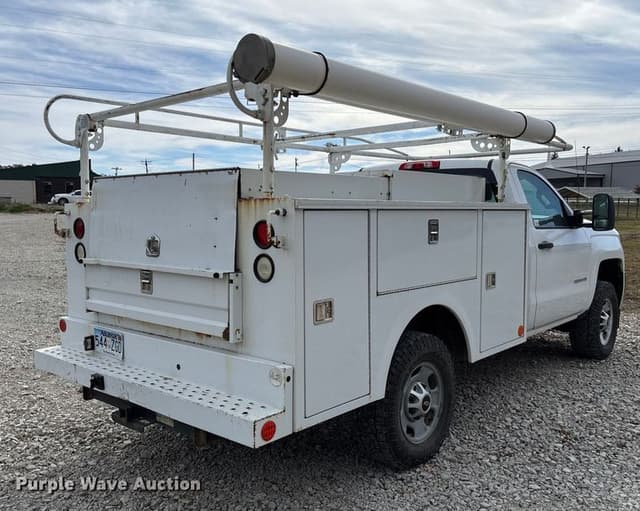 Image of Chevrolet 2500HD equipment image 4