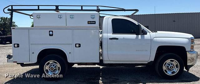 Image of Chevrolet 2500HD equipment image 3