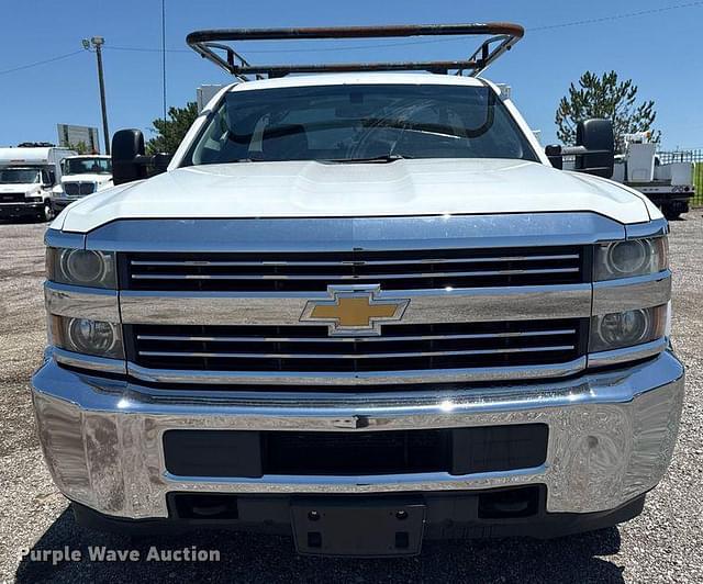 Image of Chevrolet 2500HD equipment image 1