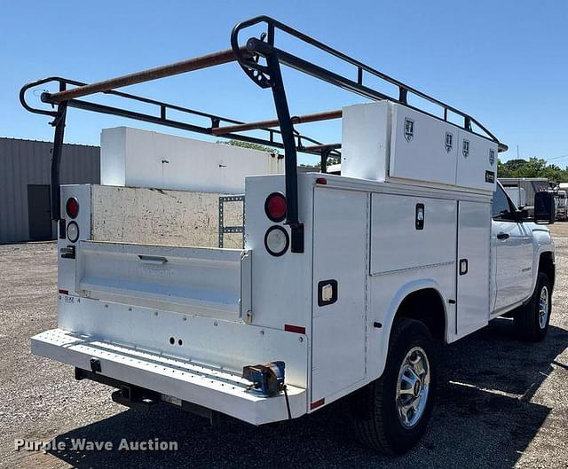 Image of Chevrolet 2500HD equipment image 4