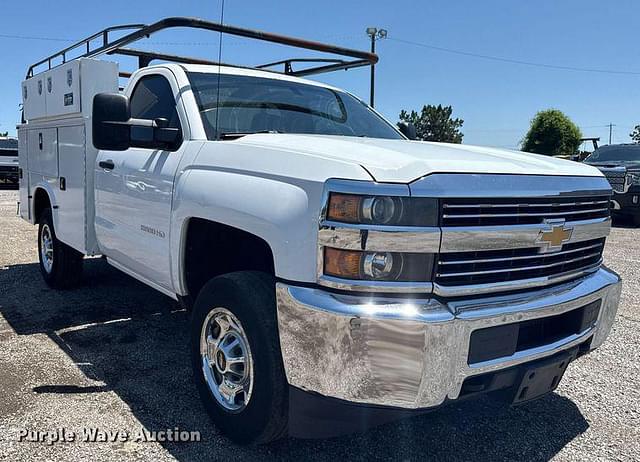 Image of Chevrolet 2500HD equipment image 2