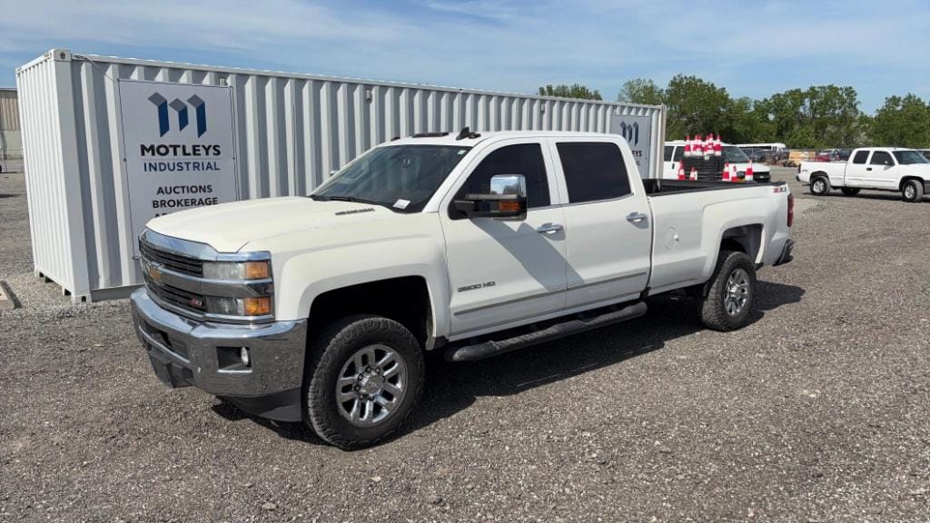 2016 Chevrolet 3500HD Equipment Image0