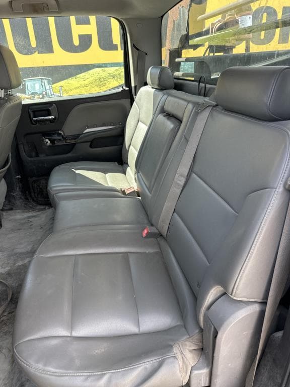 Image of Chevrolet 3500HD equipment image 4