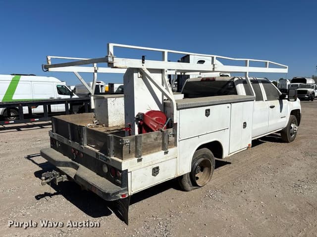 Image of Chevrolet 3500 equipment image 4