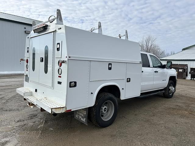 Image of Chevrolet 3500HD equipment image 4