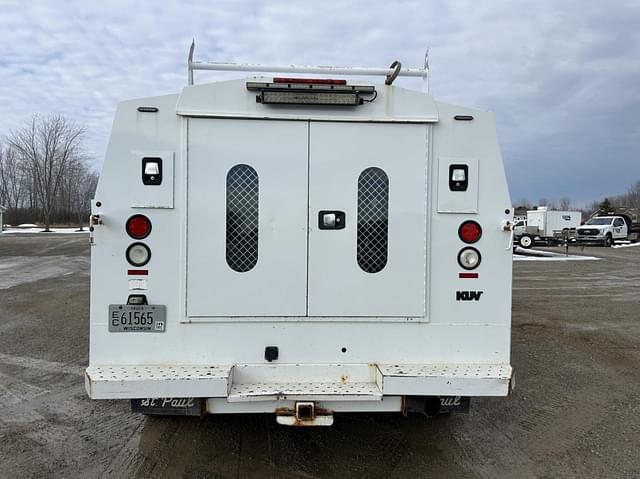 Image of Chevrolet 3500HD equipment image 3