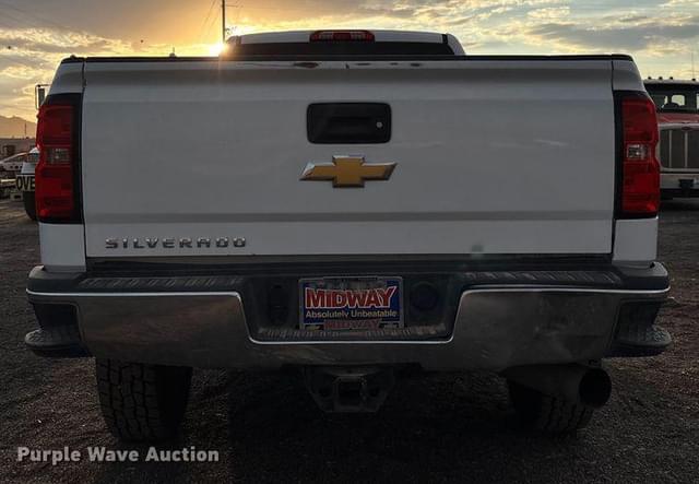 Image of Chevrolet 3500HD equipment image 4