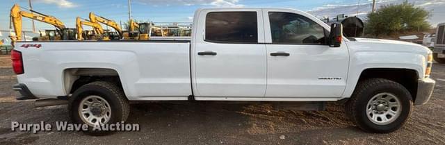 Image of Chevrolet 3500HD equipment image 3