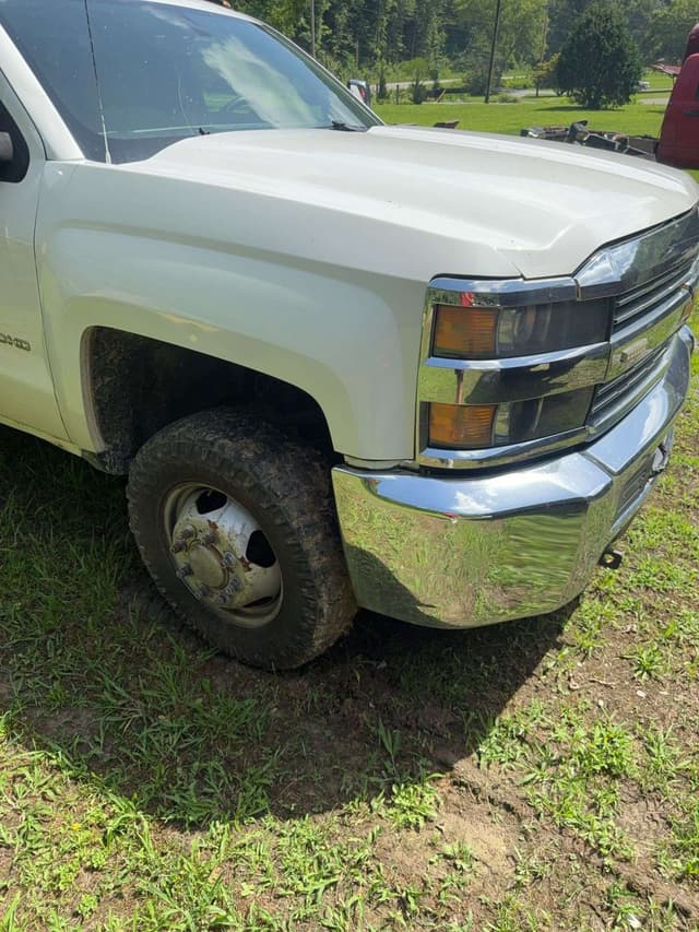 Image of Chevrolet 3500HD equipment image 3