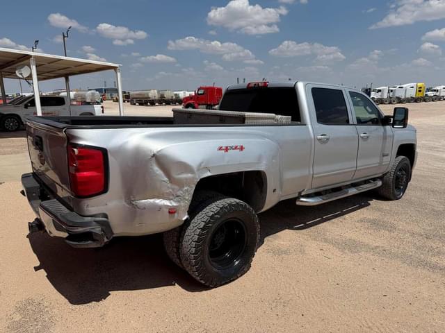 Image of Chevrolet 3500HD equipment image 2