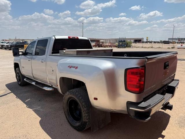 Image of Chevrolet 3500HD equipment image 3