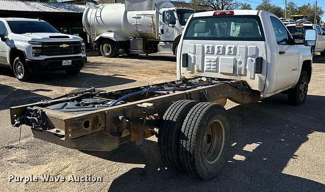 Image of Chevrolet 3500HD equipment image 4