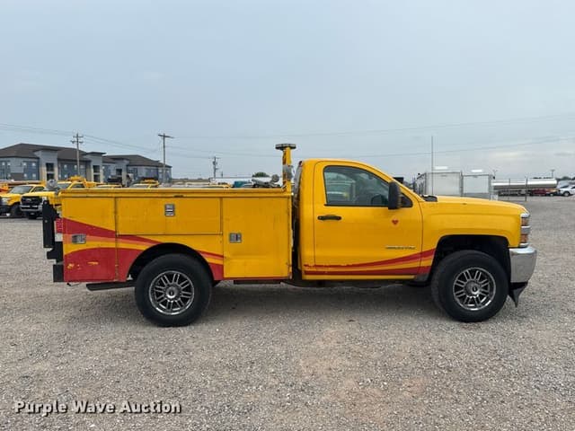 Image of Chevrolet 3500HD equipment image 3