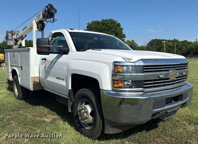Image of Chevrolet 3500HD equipment image 2