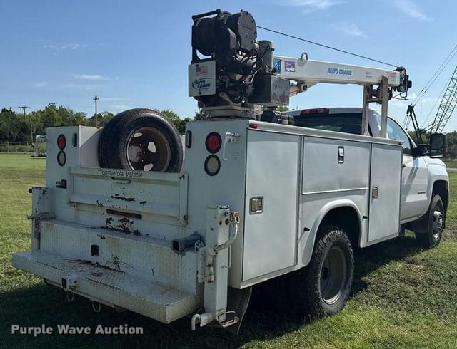 Image of Chevrolet 3500HD equipment image 4