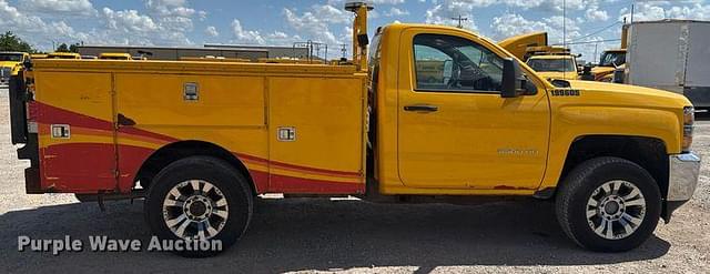 Image of Chevrolet 3500HD equipment image 3