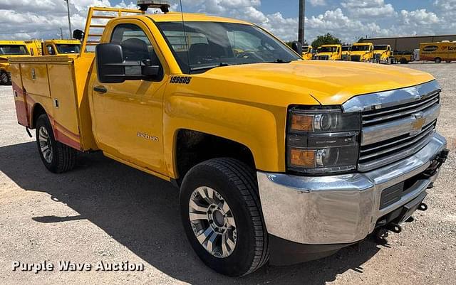 Image of Chevrolet 3500HD equipment image 2