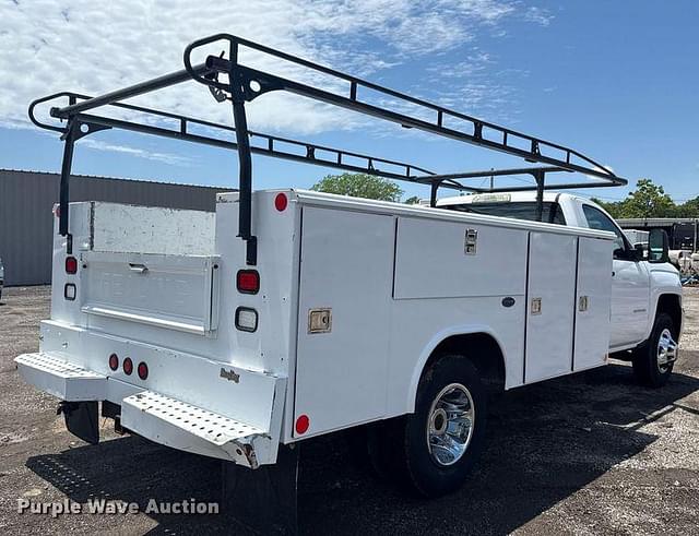 Image of Chevrolet 3500HD equipment image 4