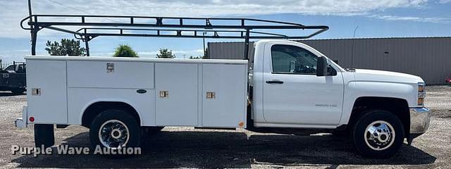Image of Chevrolet 3500HD equipment image 3