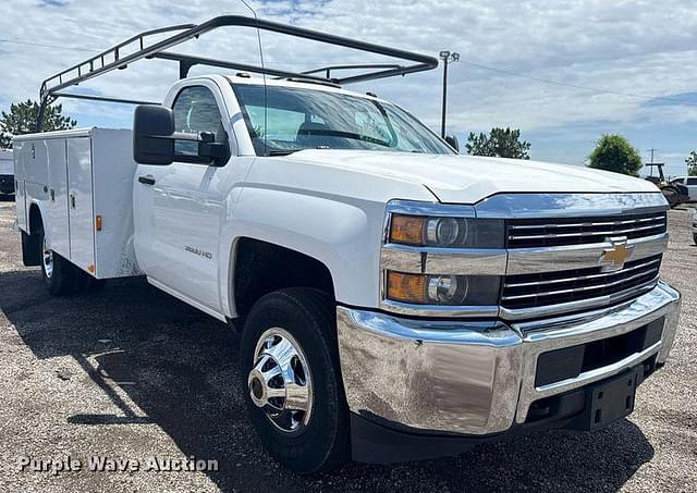 Image of Chevrolet 3500HD equipment image 2
