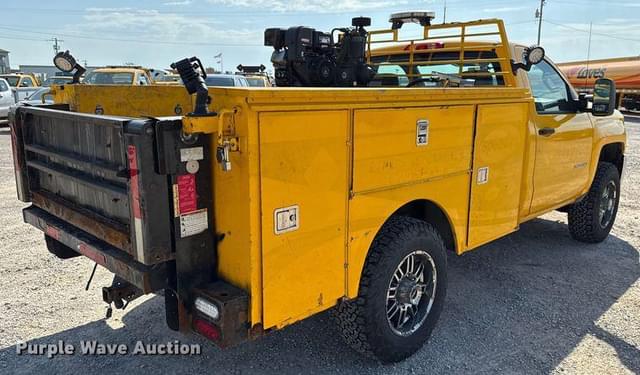Image of Chevrolet 3500HD equipment image 4