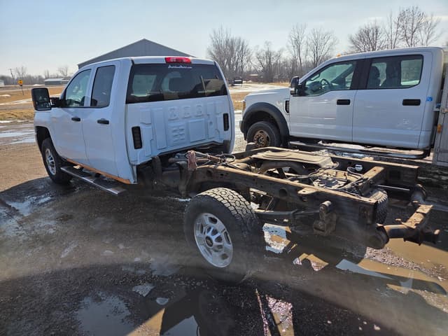 Image of Chevrolet Silverado equipment image 2