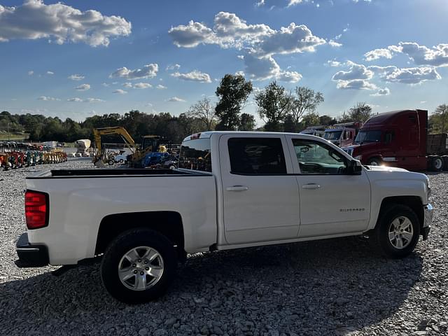 Image of Chevrolet Silverado equipment image 2