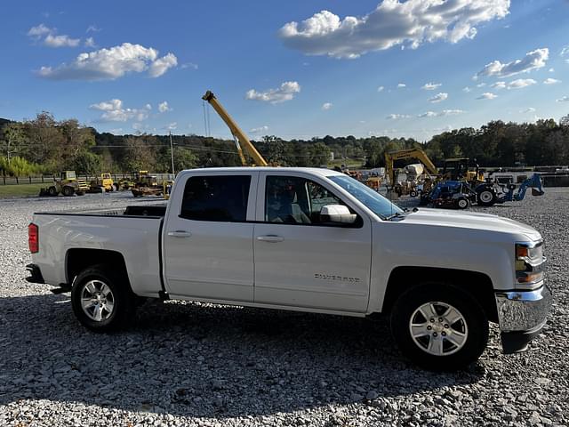 Image of Chevrolet Silverado equipment image 3